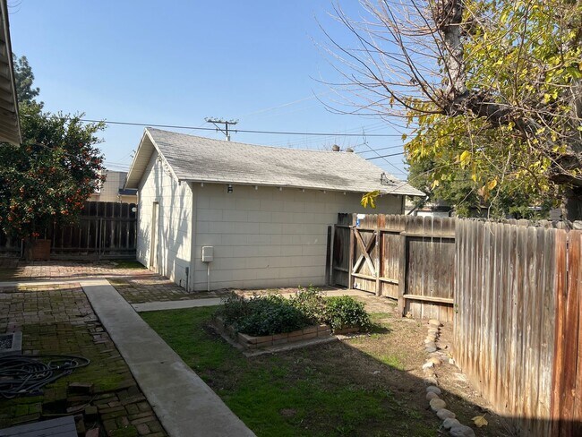 Building Photo - gm2912