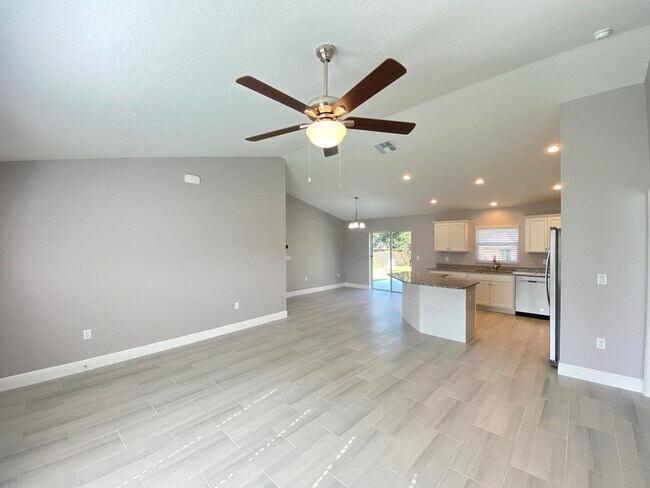 Building Photo - 52 Oak Cir