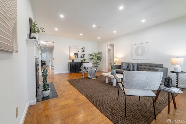 Building Photo - 2514 Alameda de las Pulgas