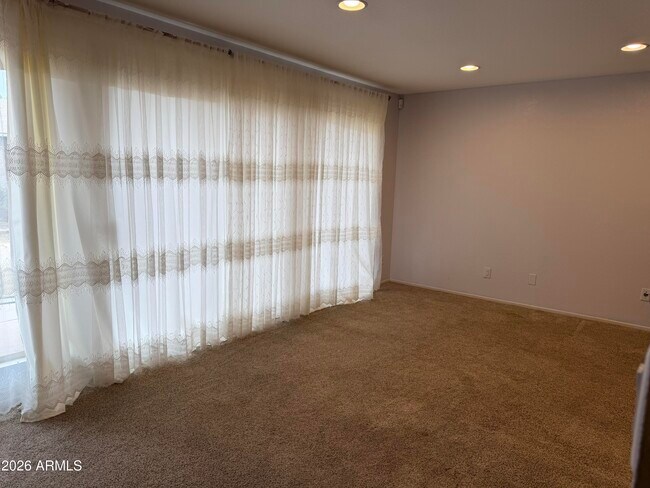 Building Photo - 7126 W Sunnyside Dr