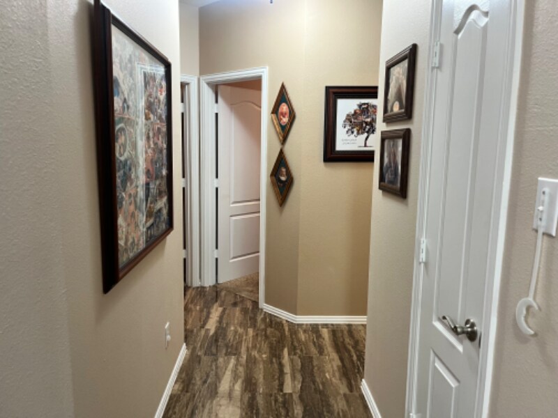 Building Photo - 3801 Rochester Dr