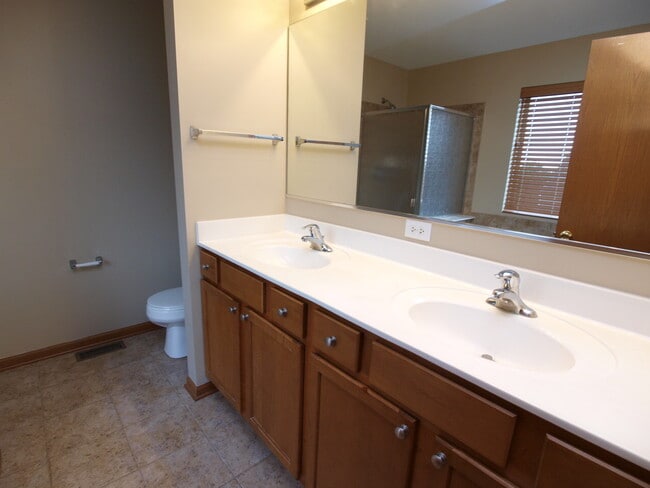 Building Photo - 8116 Bluestem Ave