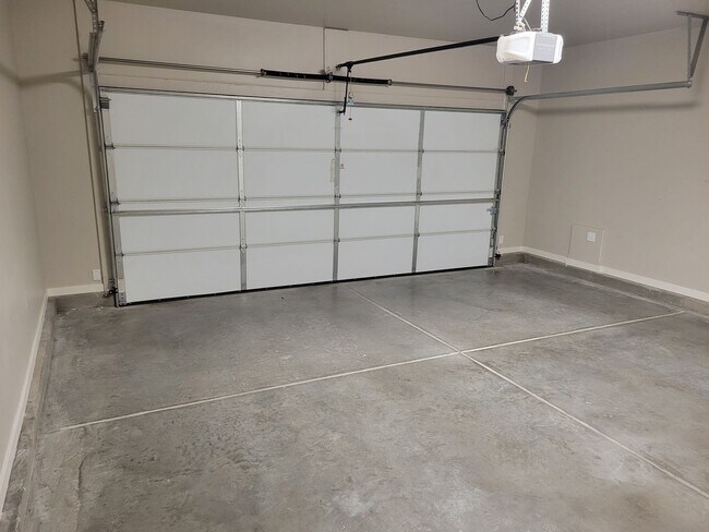 Building Photo - Beautiful 3 bedroom/2 Bath Home!