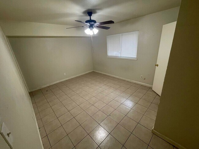 Building Photo - Beautiful 3 Bedroom 2 Bathroom in Plano!