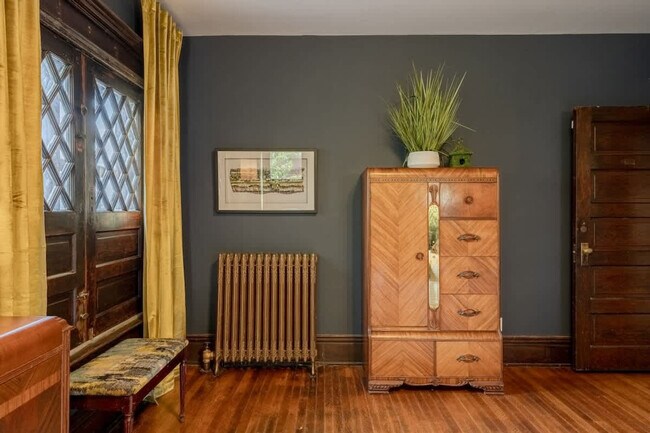 Building Photo - 258 W Market St