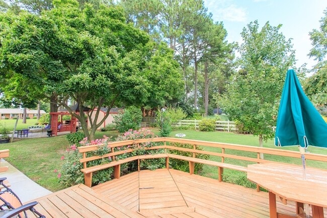 Building Photo - 3617 Hermitage Dr