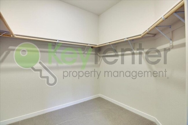 Building Photo - 5584 Harcrest Dr