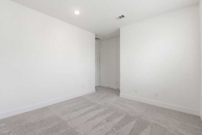 Building Photo - 15155 Colorado Bnd Pk Dr