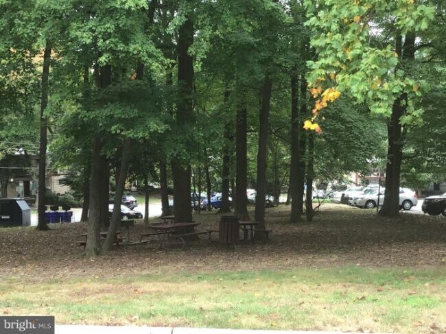 Building Photo - 4381 Americana Dr