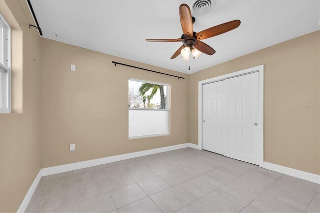 Building Photo - 404 Normandy Rd