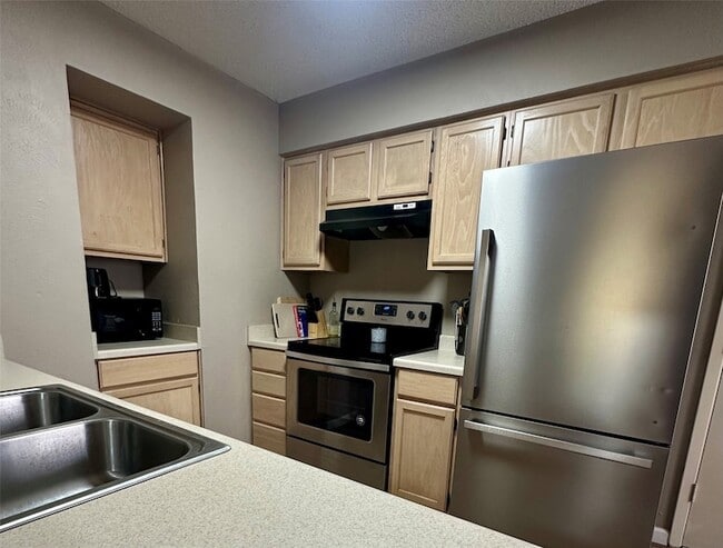 Building Photo - 1005 Waverly Dr