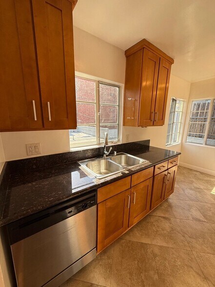 Building Photo - 1811 Garfield Pl