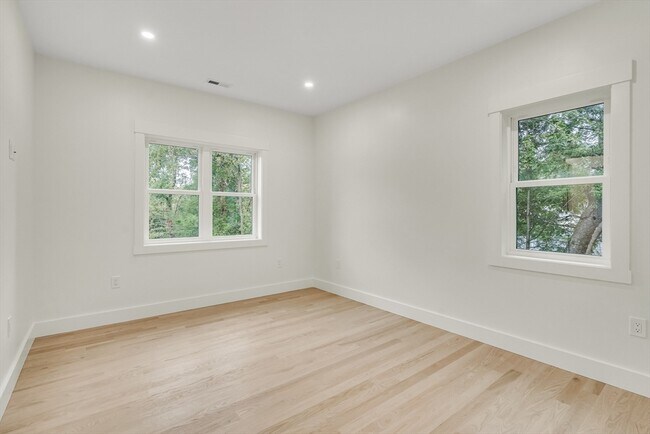 Building Photo - 22 Estabrook Rd