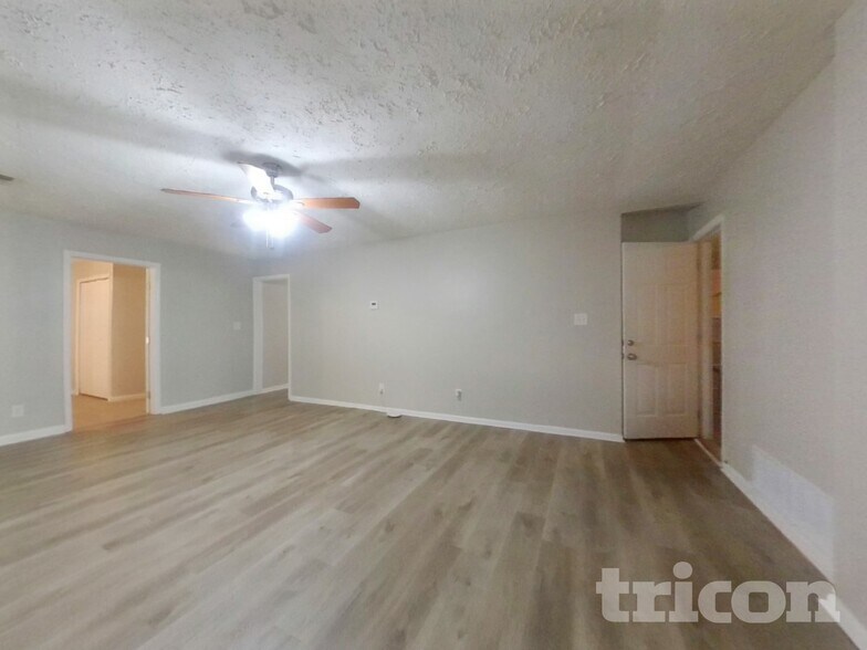 Building Photo - 5750 Westside Rd