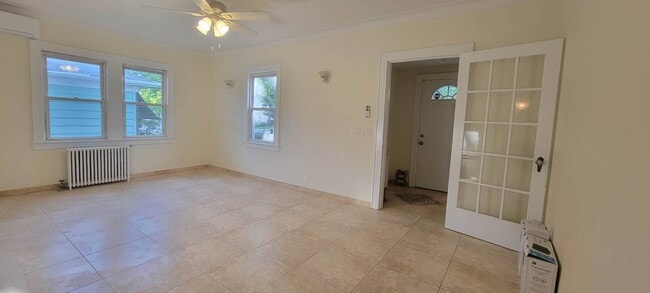Building Photo - 146 10 St