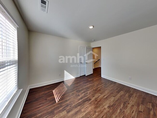 Building Photo - 5215 Virtue Ave