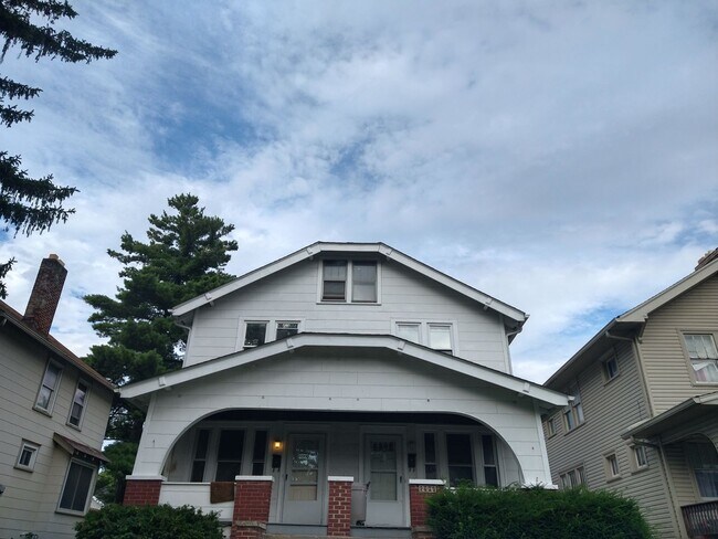 Primary Photo - 206-208 N Harris Ave