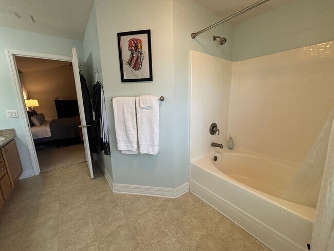 Building Photo - 4 BR 2 BA Annual Rental in Gated community...