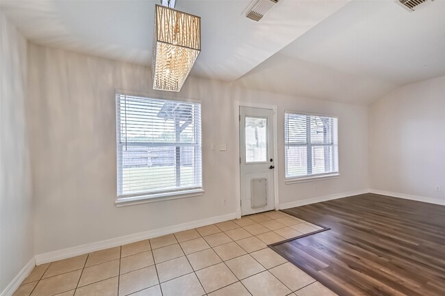 Building Photo - 911 Ruth Cir