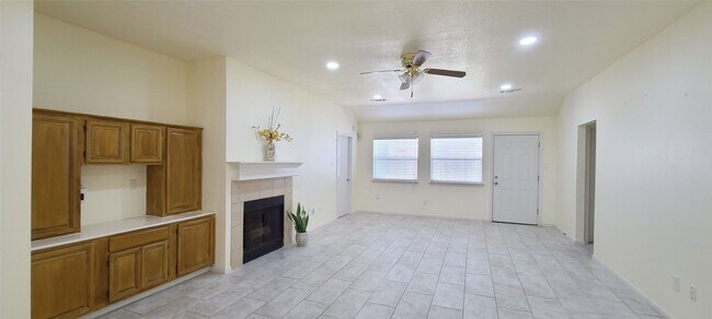 Building Photo - 19330 Larissa Dr