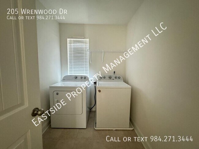 Building Photo - 205 Wrenwood Dr