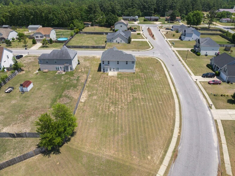 Building Photo - 121 Feathers Ln