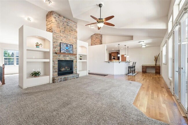 Building Photo - Amazing, Large & Beautiful Lakewood Home A...