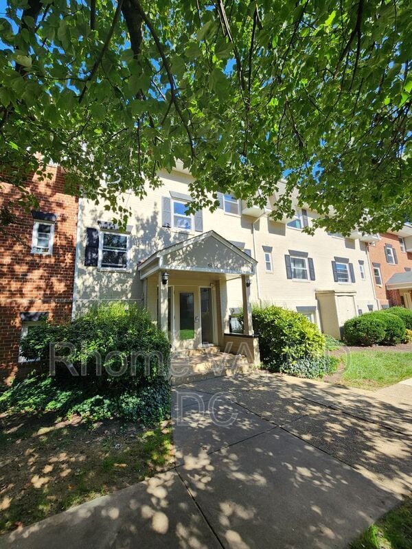 Building Photo - 6192 Greenwood Dr