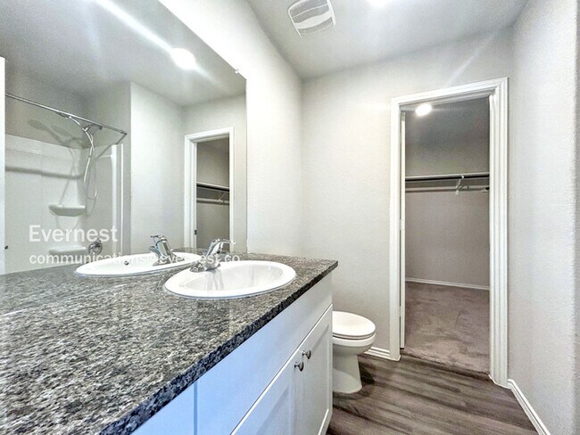 Building Photo - 118 Elizondo Way