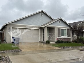 Building Photo - 4 Bedroom/ 2 Bathroom home in newer neighb...