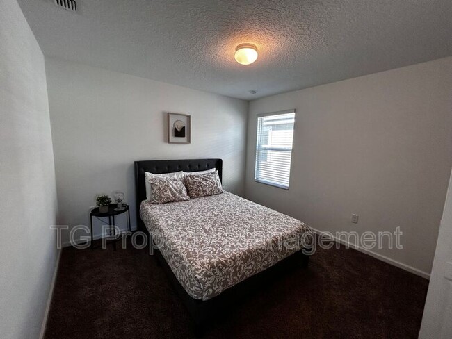 Building Photo - 12571 Russian Olive Rd