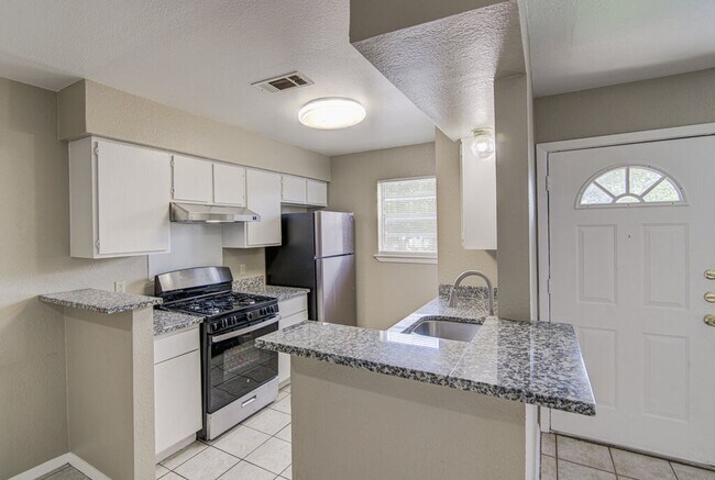 Building Photo - 819 Sirocco Dr