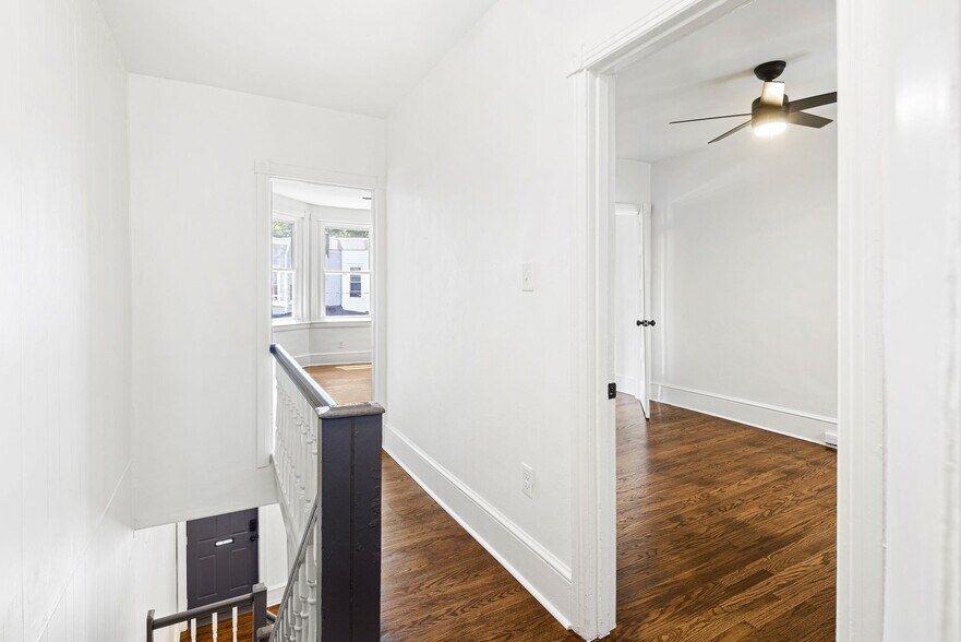 Building Photo - 1329 S Lindenwood St