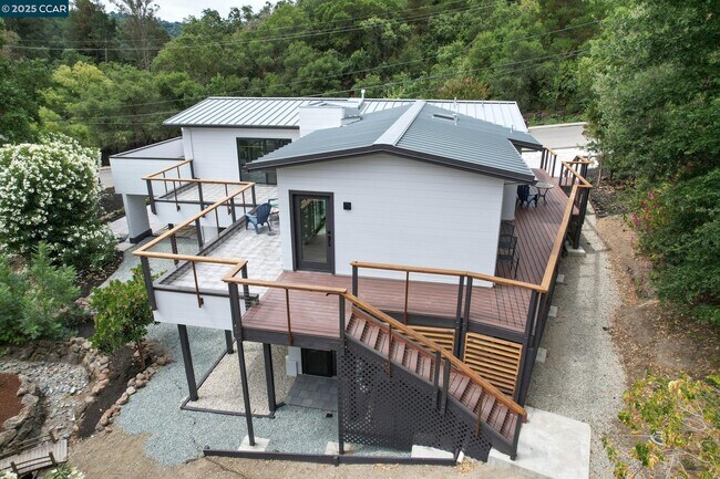 Building Photo - 946 Risa Rd