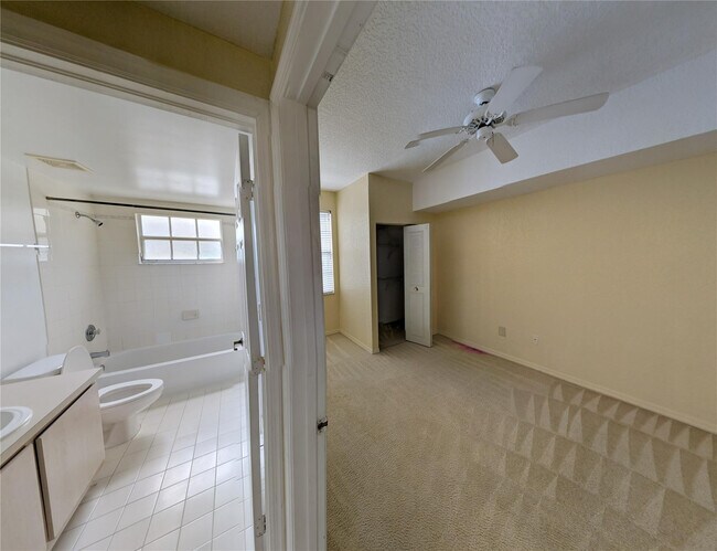 Building Photo - 761 SW 148th Ave