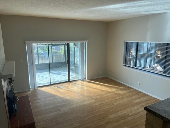 Building Photo - 4449 Walden Ln NE