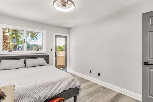 Building Photo - Experience Waterfront Living in Port Royal!