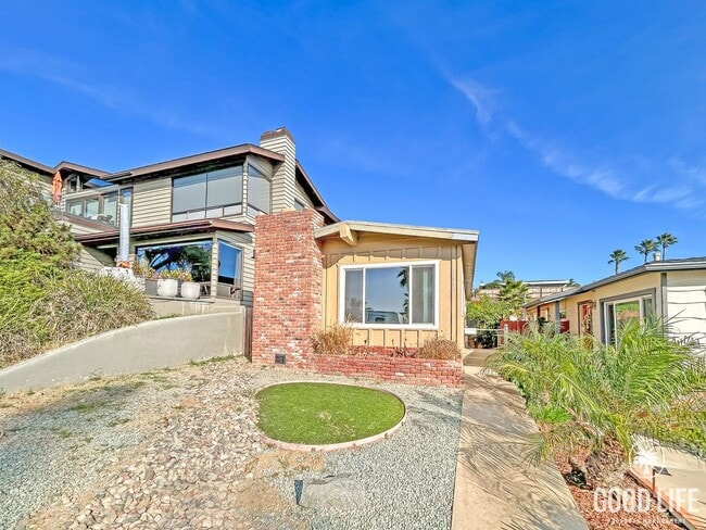 Building Photo - Beautiful 2BD/1BA W/ Large Backyard and Re...