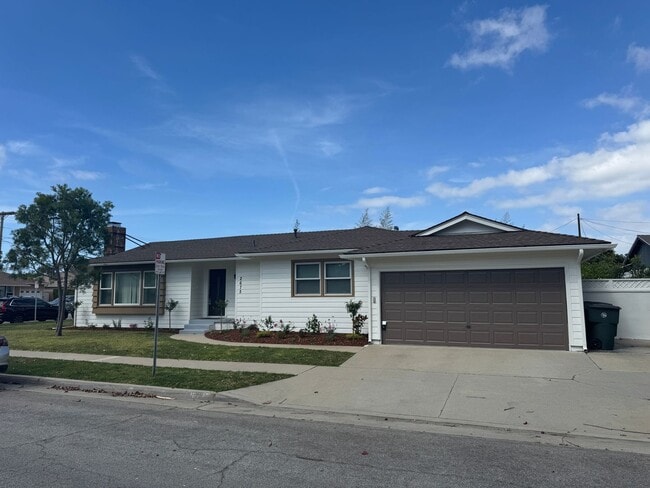 Building Photo - Adorable Open Plan  3BD 2BA Home in West Torrance With A/C