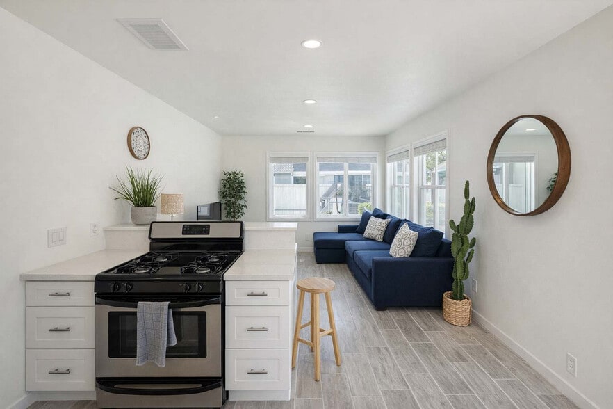 Building Photo - 818 Vanitie Ct
