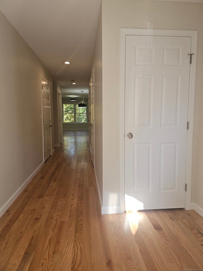 Building Photo - 141 Country Squire Dr