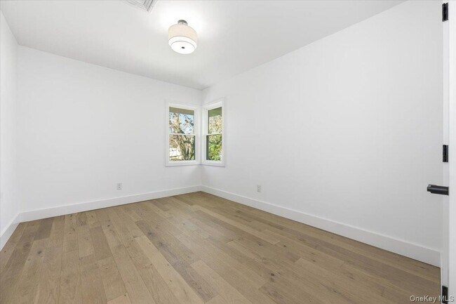 Building Photo - 559 Linda Ln