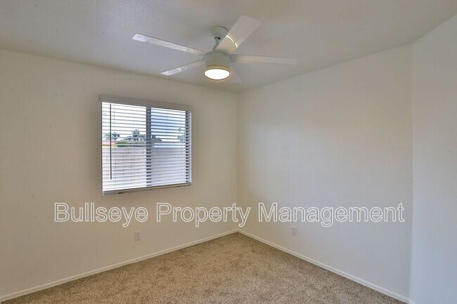 Building Photo - 1697 N La Fresa Dr