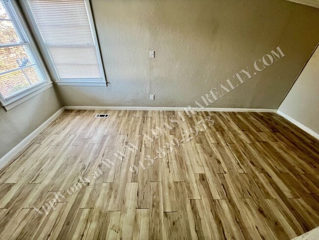 Building Photo - Updated 3 bed 2 bath home in Independence-Coming SOON!!