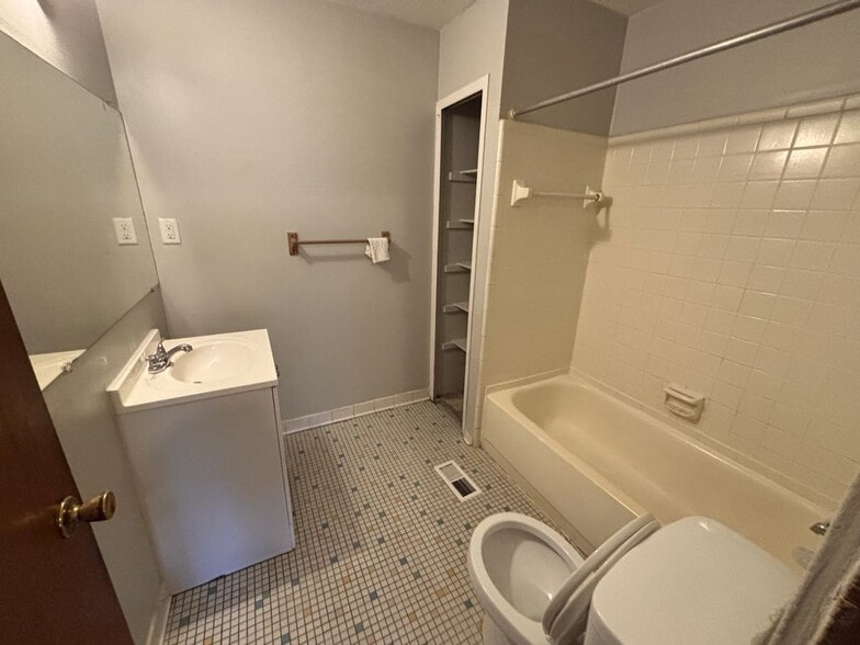 Building Photo - 4072 Agnes Ave