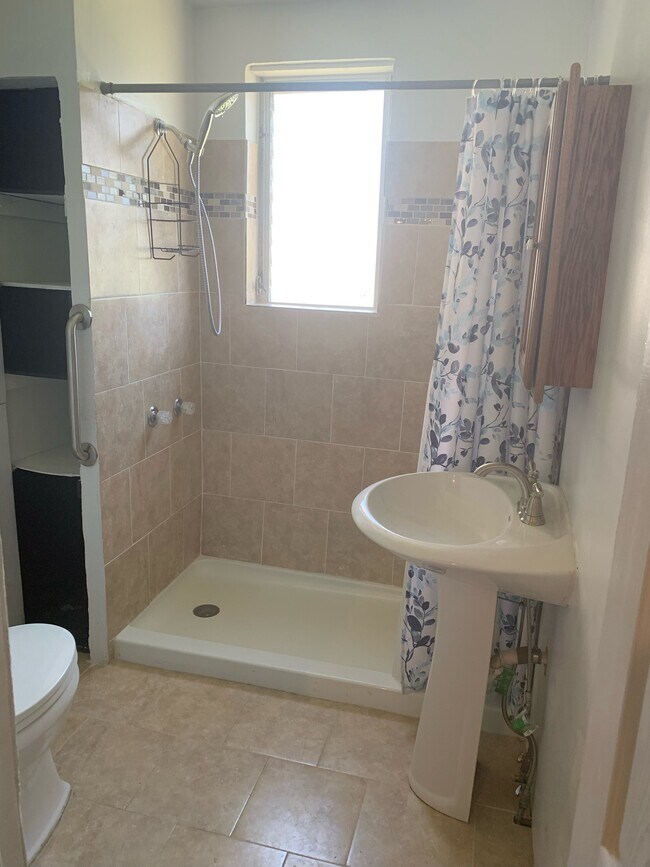 Bathroom - 530 Mulberry St