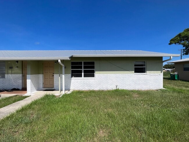 Primary Photo - 2/1 Duplex