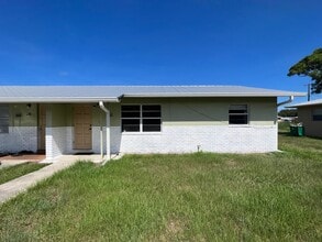 Building Photo - 2/1 Duplex