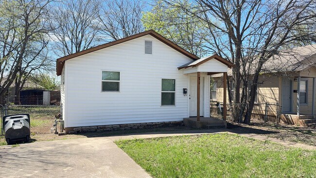Building Photo - Remodeled 2-bedroom house!