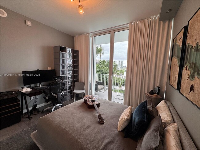 Building Photo - 2020 N Bayshore Dr